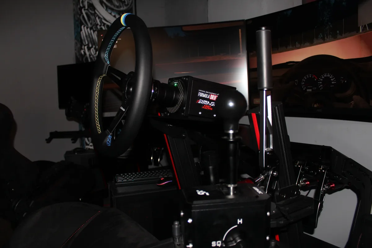 Профессиональный гоночный кокпит Hi-Racing